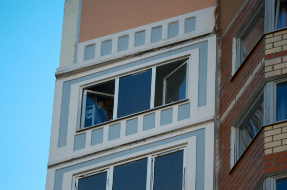 В Узбекистане мать выбросила троих детей из окна 9-го этажа
