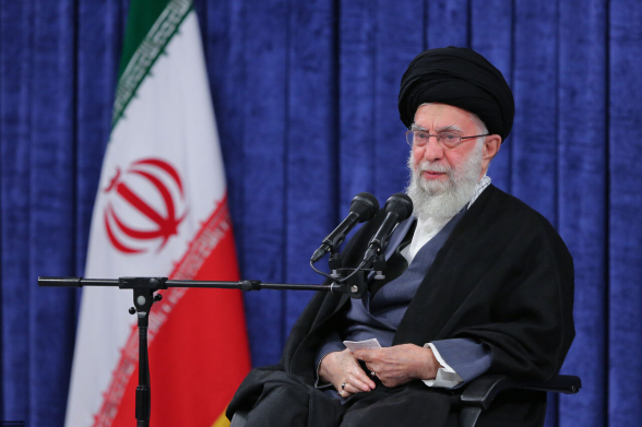 Аятолла Хаменеи призвал правительство Ирана воспользоваться ослаблением США