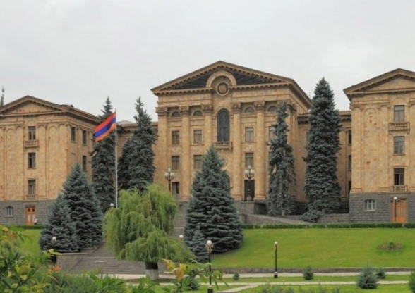 Внеочередное заседание парламента Армении отложено из-за ситуации на границе