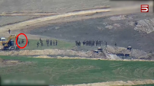 Азербайджанцы встали в позу и приготовились стрелять: анализ видео Минобороны