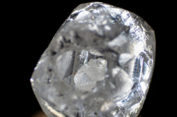 В Индии обнаружили редчайшую находку – «алмаз-матрешку» (фото)