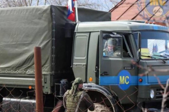 Машины миротворцев, доставляющие гуманитарные грузы, были остановлены азербайджанской стороной рядом с Шуши в течение 14 часов