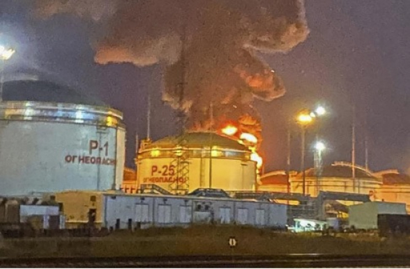 Крупный пожар вспыхнул на нефтебазе в Краснодарском крае