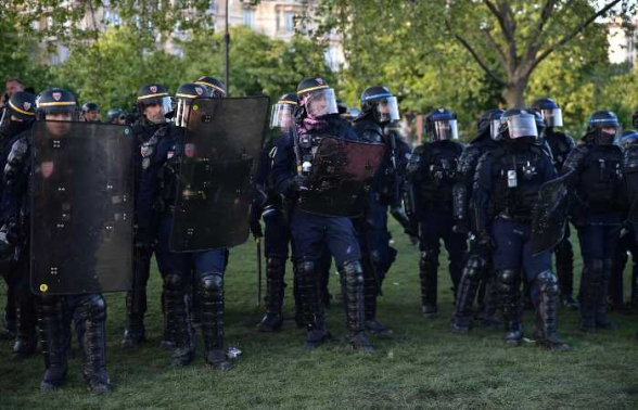 Полицейские профсоюзы Франции потребовали от Макрона принять «закон против погромщиков»