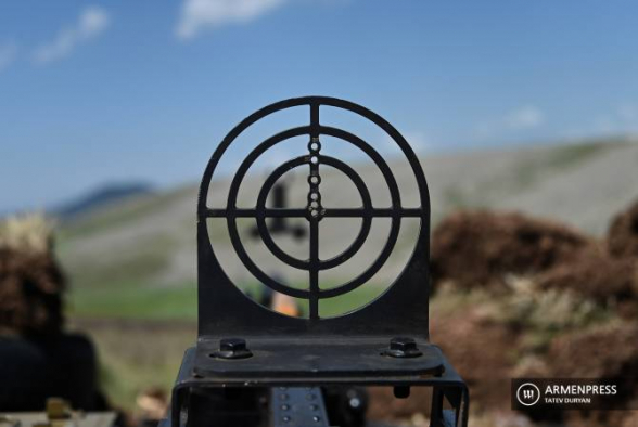 ВС Азербайджана открыли огонь из артиллерии и минометов по армянским позициям в районе Сотка – Минобороны РА