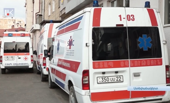 Ադբեջանցիները Հակարիի կամրջի մոտ ստուգել են Հայաստան եկող շտապօգնության մեքենան, բուժառուներին և բուժանձնակազմին (տեսանյութ)