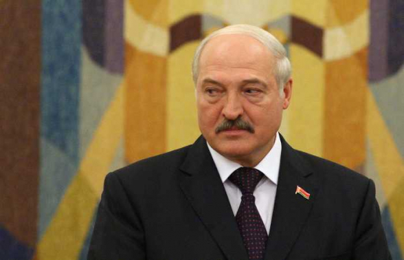 Лукашенко объяснил свое недомогание аденовирусом