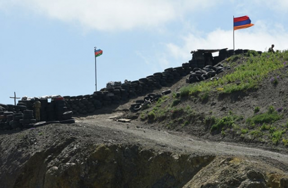 ВС Азербайджана открыли огонь по армянским позициям, расположенным на участке Кахакни