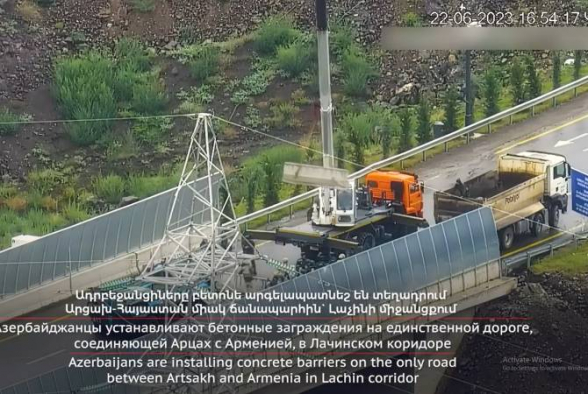 Очередная провокация Баку: Азербайджан бетонным заграждением перекрыл единственную дорогу, соединяющую Арцах с Арменией (видео)