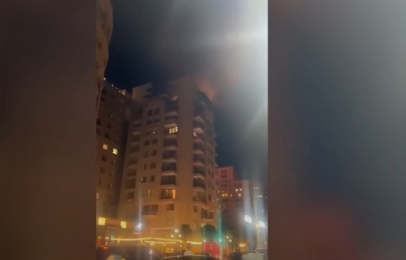 Երևանի կենտրոնի շենքերից մեկում բռնկված ուժգին հրդեհի կադրերը