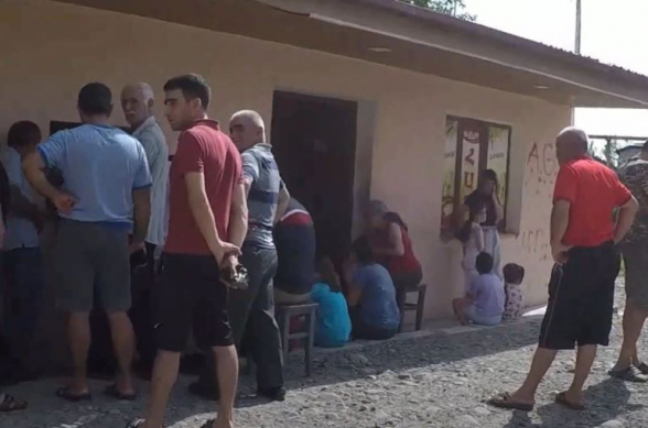 Нехватка муки и очереди у пекарен в Арцахе (видео)