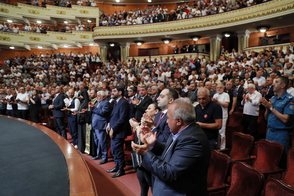 Դուք երկրապահներ չեք, այլ ընդամենը՝ ողորմելի երկրաաղբեր