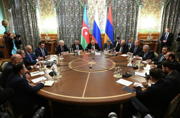 В Москве завершилась трехсторонняя встреча глав МИД Армении, Азербайджана и РФ (видео)