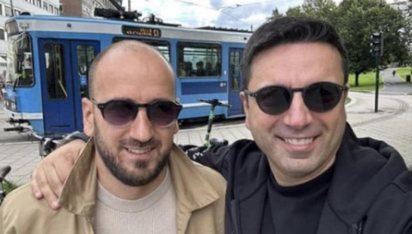 Ինքը թքած ունի... ինքը շատ երջանիկ է և վերջ...