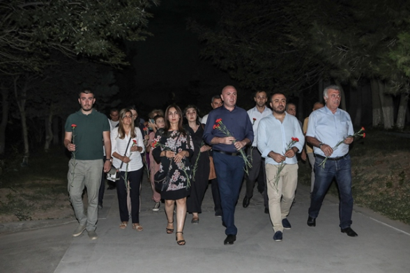 Члены и единомышленники движения «Мать Армения» посетили воинский пантеон «Ераблур» (видео, фото)
