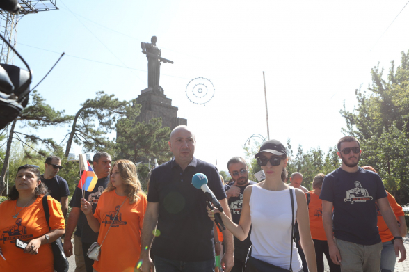 Блок «Мать Армения» начал свою предвыборную агиткампанию с Парка Победы (видео)