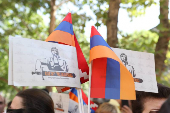 После поддержки инициативы «Айакве» блок «Мать Армения» провел шествие по столичному округу Кентрон (видео)