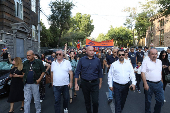 Шествие блока «Мать Армения» к площади Свободы (видео)