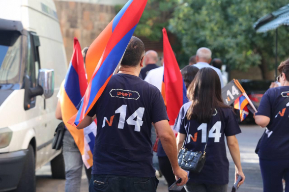 Предвыборная агиткампания блока «Мать Армения», день 13-ый: столичный округ Аван (фоторепортаж)