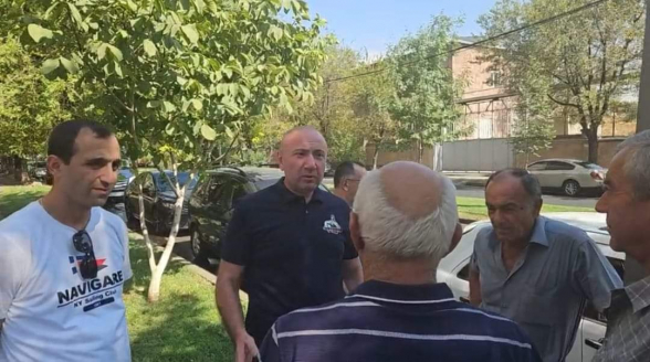 Եթե դուք պետական աշխատող եք և ստիպված եք իշխանության մամլիչ ապարատի տակ, դուք ձեր ընտրությունը կատարելու եք գաղտնի