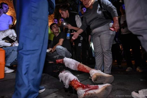 Այս լուսանկարը, հատուկ եմ դնում, որ ով ասի «Հայաստանում ժողովրդավարություն է», մտցնեմ աչքը