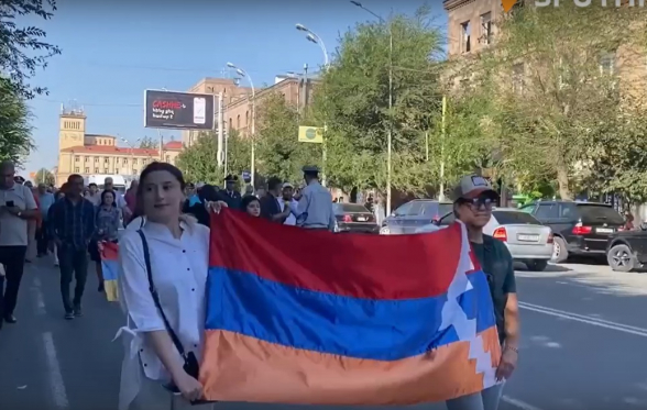 Փողոցով իշխանության եկածը փողոցով էլ հեռանալու է․ Գյումրիում ինքնաբուխ հավաք է (տեսանյութ)