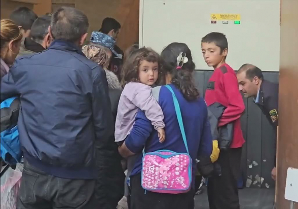 Ճնշող տեսարաններ՝ Գորիսում. տեղահանված արցախցիների առաջին օթևանը (տեսանյութ)