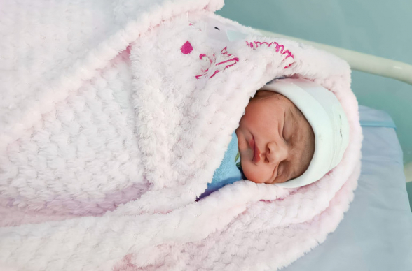 Վանաձորի բժշկական կենտրոնում արցախցի առաջին փոքրիկն է ծնվել. ընտանիքը փոքրիկին սպասել է շուրջ 19 տարի