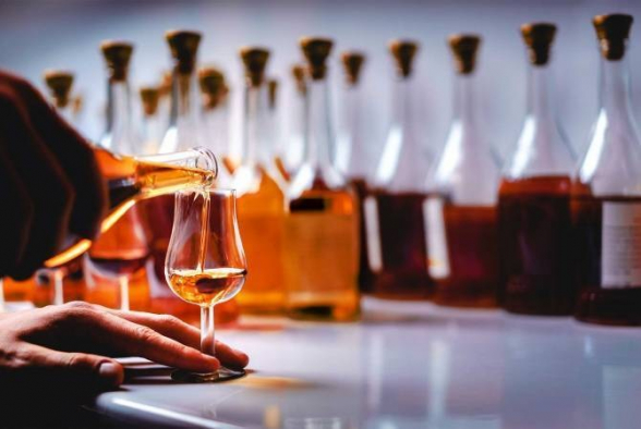 Осуществляется контроль над коньяком, экспортируемым из Армении в Россию: около 60 грузовиков ждут в Верхнем Ларсе