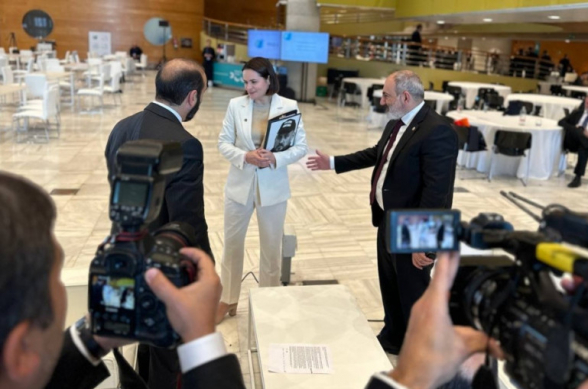 Пашинян встретился в Гранаде с Тихановской