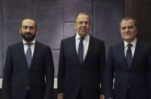 Москва рассматривает возможность проведения встречи глав МИД Армении, России и Азербайджана