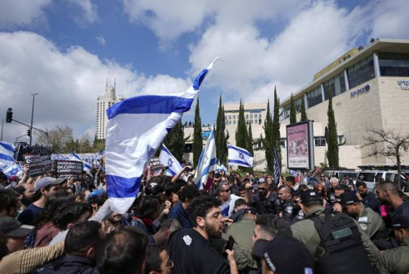В Израиле протестующие потребовали отставки премьера Нетаньяху