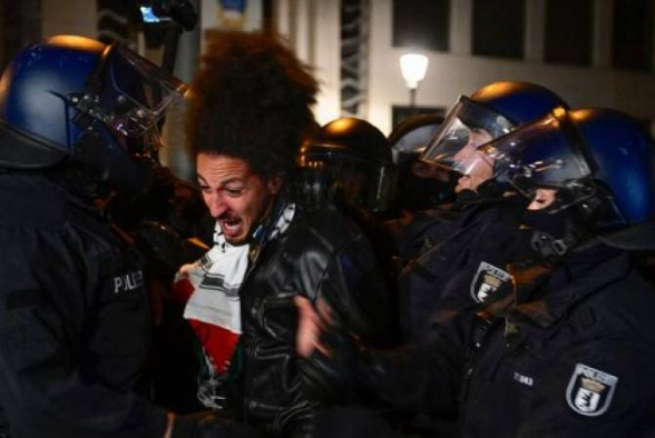 В Берлине на пропалестинских акциях пострадали свыше 100 полицейских