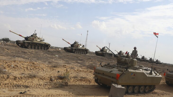 Египет разместил десятки танков на границе с сектором Газа