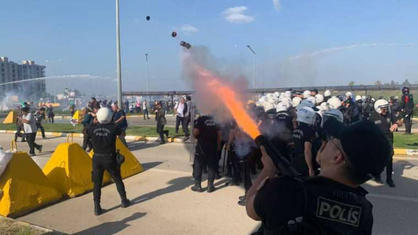 Акция возле авиабазы США в Турции: полиция применила слезоточивый газ