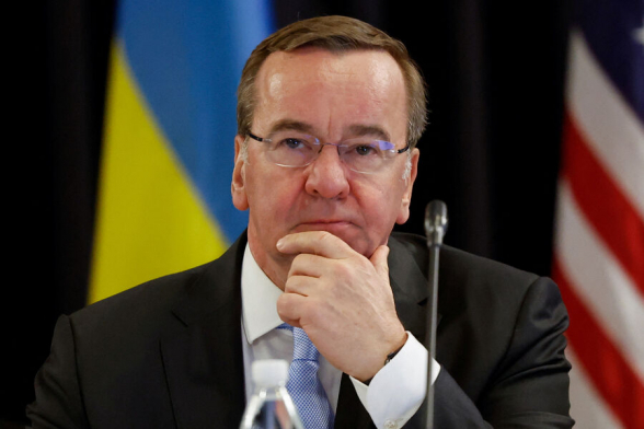 Министр обороны ФРГ анонсировал «сильный сигнал» для Украины