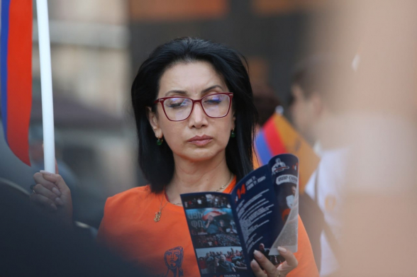 Թե ինչպես է երևանցին օգտվում հանրային տրանսպորտից, ինքնապարգևատրվող իշխանությանը չի հետաքրքրում (տեսանյութ)