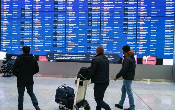 В аэропортах Москвы задержали или отменили порядка 30 рейсов