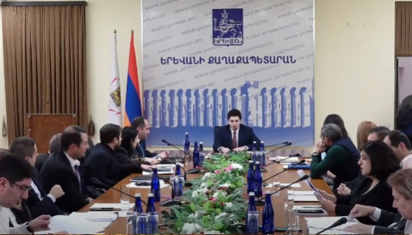 Обсуждение в мэрии Еревана на тему повышения стоимости парковки в столице (видео)