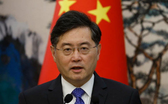 Экс-министр иностранных дел КНР покончил с собой или умер от пыток – «Politico»
