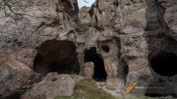 Չբացահայտված Սյունիք. քարանձավային թատրոն Գորիսում (լուսանկար, տեսանյութ)