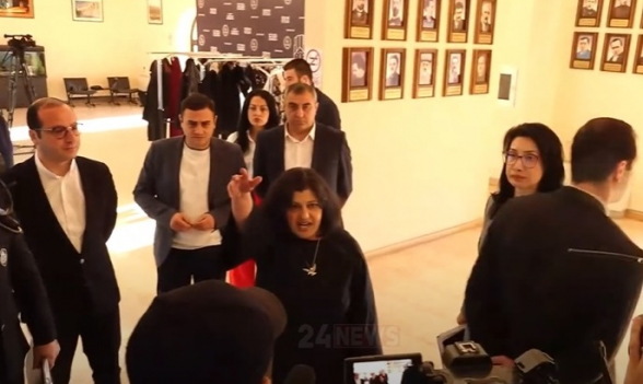 «Дог, ты – предатель нации: вы пошли на заседание, чтобы сыграть на руку Пашиняну и ПГД»: член фракции «Мать Армения» (видео)