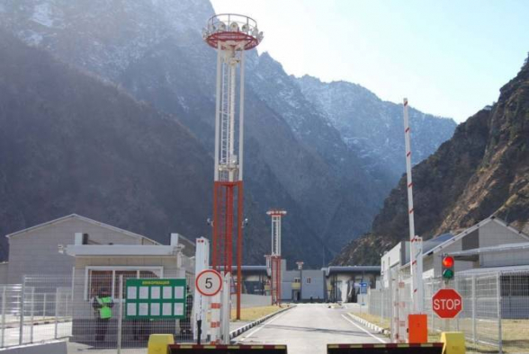 Մոտ 200 բեռնատար դուրս է եկել Հայաստանից և դեռևս ձևակերպում չի անցել Լարսում