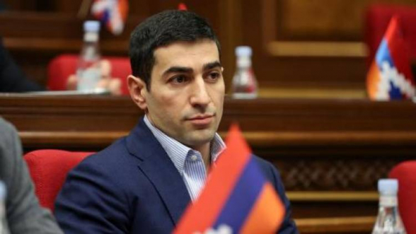 Когда мы поймем, что невозможно вести переговоры со зверем, когда твоя голова находится в его пасти?