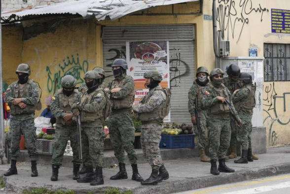 Эквадор задействовал почти 22 500 военных для борьбы с беспорядками