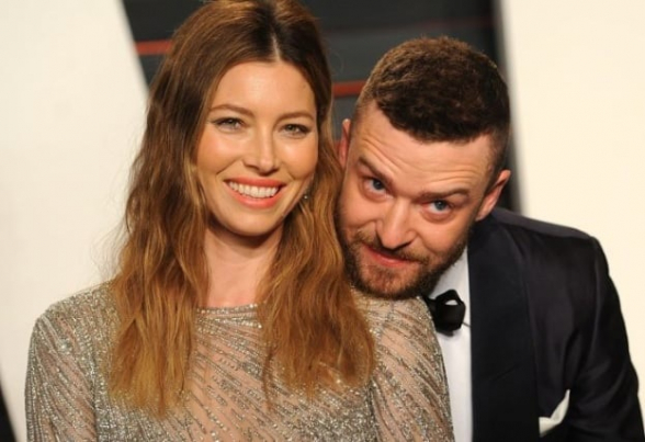 Դերասանուհի Ջեսիկա Բիլը պատմել է, թե ինչու է սիրում սնվել ցնցուղի տակ