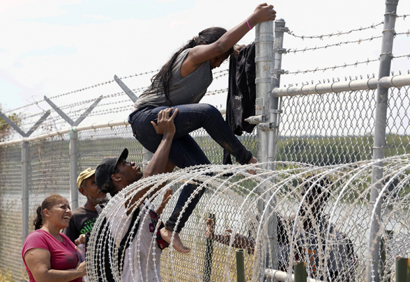 В США сообщили о 3 миллионах нерассмотренных миграционных дел