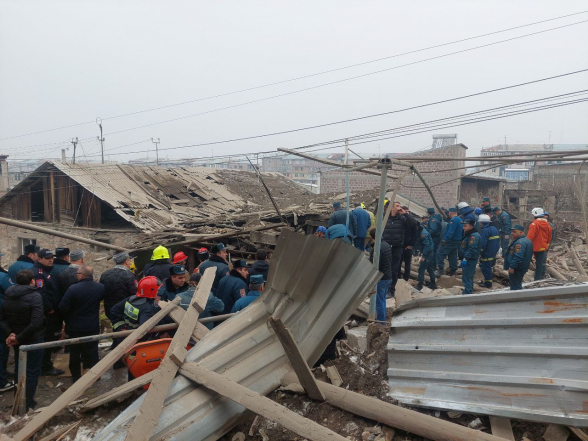 Взрыв в одном из районов Еревана: из-под завалов извлечены двое пострадавших (видео)