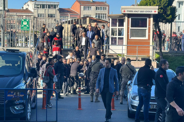 В Стамбуле двое совершили нападение на здание суда