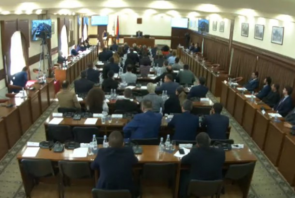 Внеочередное заседание Совета старейшин Еревана: в повестке – лишение мандатов 5 членов Совета (видео)